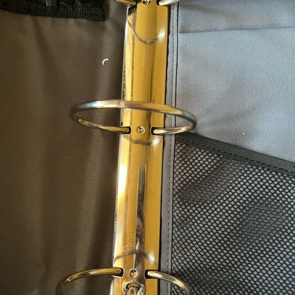 Binder that zips. Built in dividers. Tons of storage. Carrying handle. 3 ring. - Picture 7 of 9